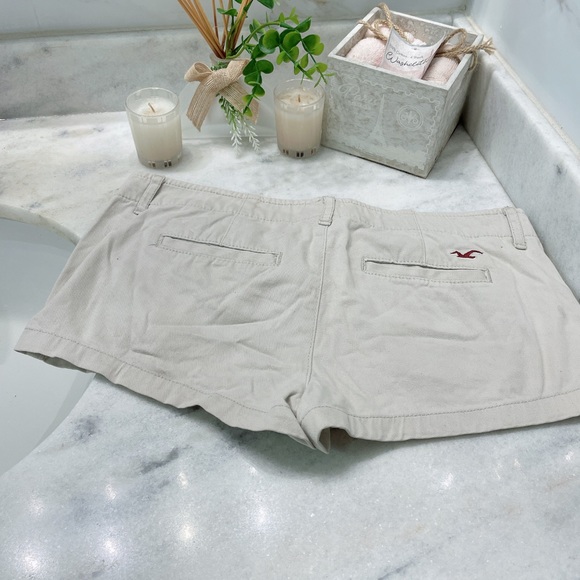 Hollister Tan Twill Shorts - Picture 2 of 9